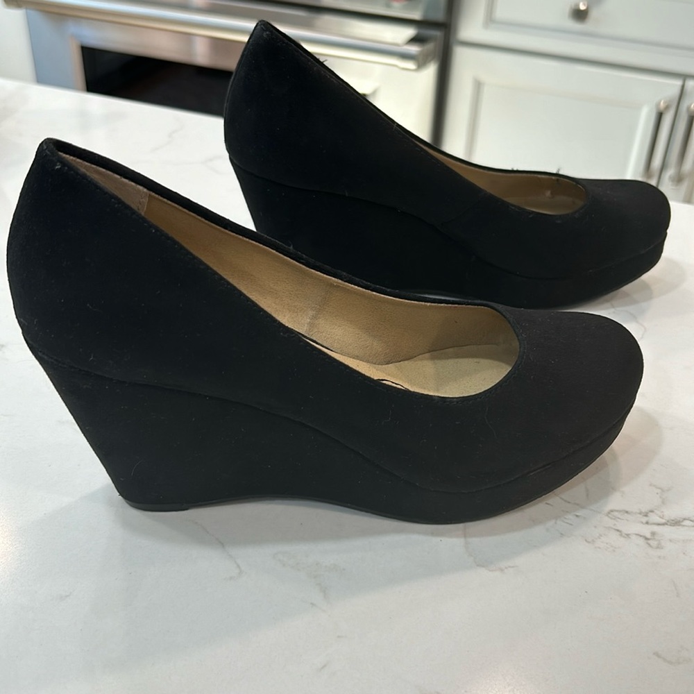 Black wedge heels
